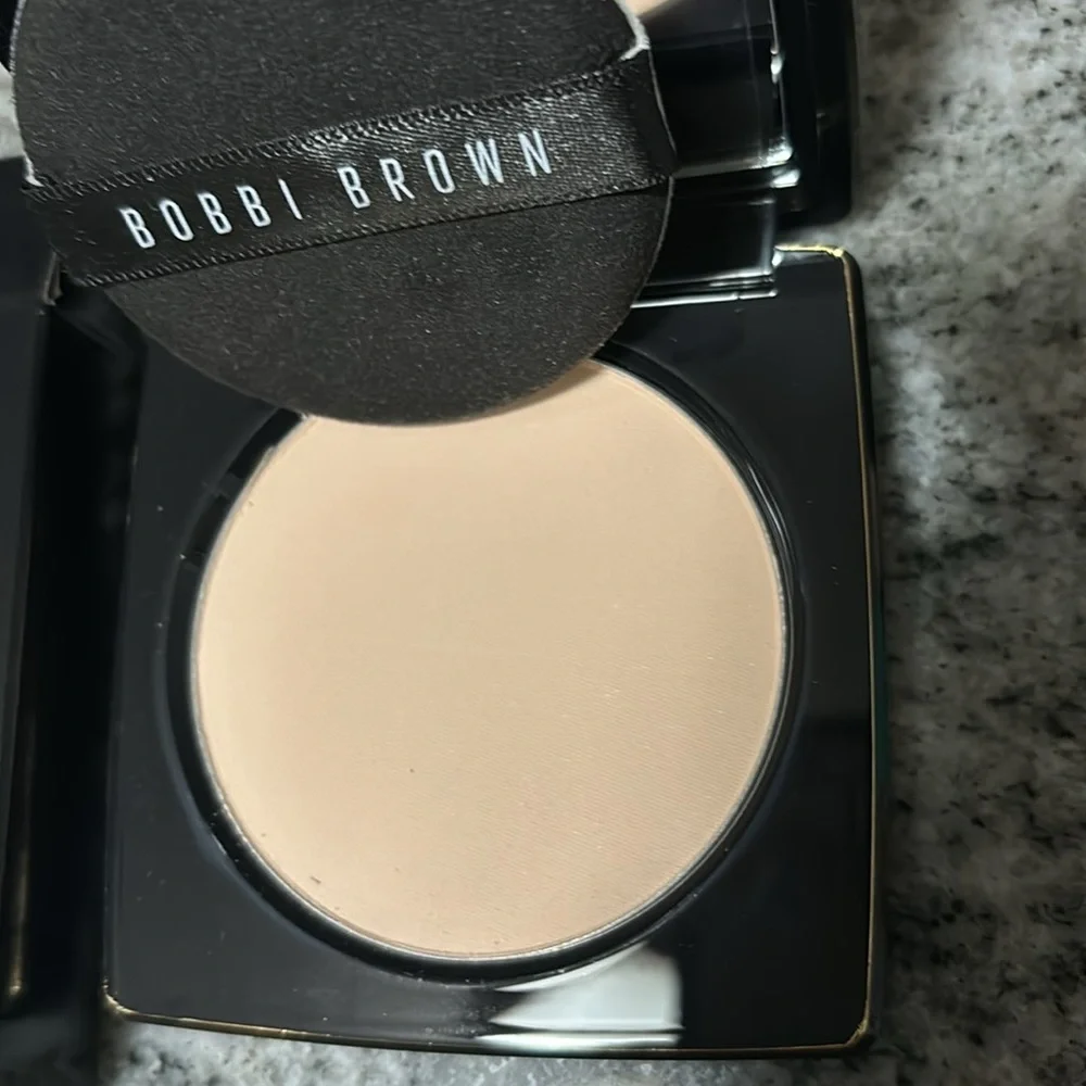 Bobbi Brown Sheer Finish Pressed Powder Soft Porcelain 0.31oz 9g New Box